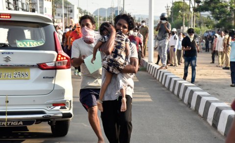 Hindistan polisi aktyorluq studiyasında girov saxlanılan 17 uşağı azad etdi