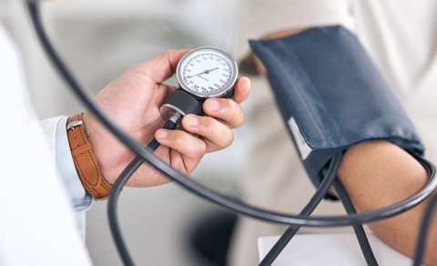 Qan təzyiqinin dalğalanmalarında gizli təhlükə aşkar edildi