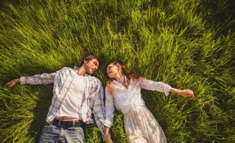 Kişi psixologiyası: Sizi hələ də sizi ürəkdən sevirsə, bu 11 davranışla bunu göstərir