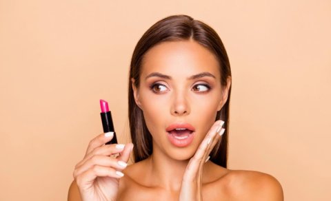 90-cı illərin məşhur dodaq makiyajı trendi geri qayıdır