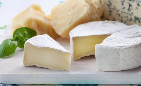 Diyetoloqlar yüksək xolesterol səviyyəsinə görə ən zərərli pendirləri açıqladı