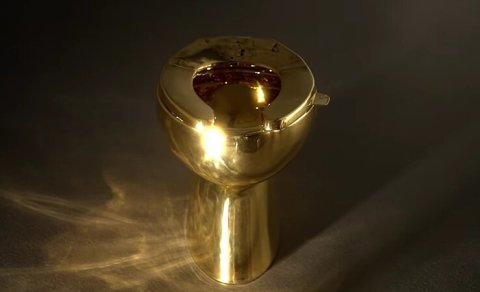 Amerikalı milyarder 100 kiloluq qızıl unitazını 10 milyon dollara satır - VİDEO