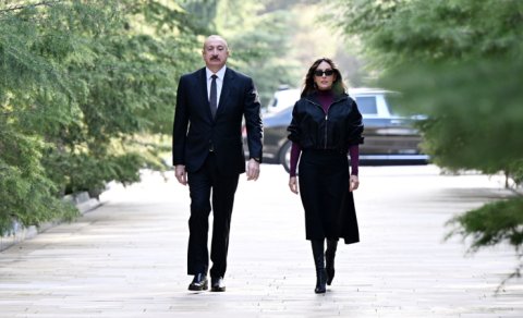 Prezidentlə birinci xanım Heydər Əliyevin məzarını və Şəhidlər Xiyabanını ziyarət etdi - YENİLƏNİB