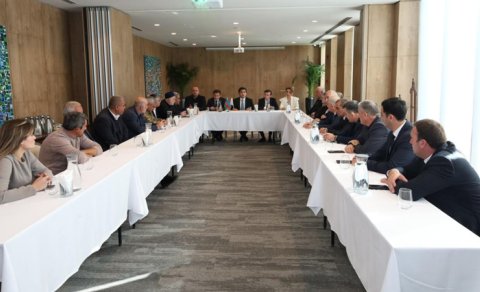 Ağdam şəhərində Zəfər Günü ilə əlaqədar dəyirmi masa keçirildi