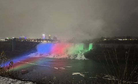 Niaqara şəlaləsi Azərbaycan bayrağının rəngləri ilə işıqlandırıldı - VİDEO