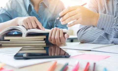 Yeni qayda: Repetitorluq evdən məktəbə köçürülür?