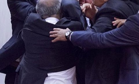 İcra Hakimiyyətindəki qəbulda qalmaqal- Vəzifəli şəxs başçının müavininə hücum etdi