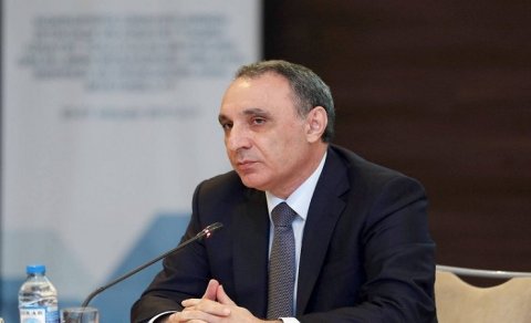 Prezident Kamran Əliyevi təltif etdi
