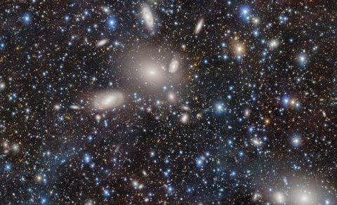 "Symmetry": Maddənin əsas kütləsi güclü qarşılıqlı təsirin dinamikasından yaranıb