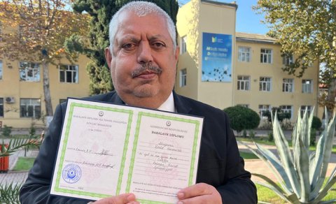 Azərbaycanda 62 yaşında universitet məzunu oldu
