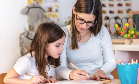 Müəllimlər seçim qarşısında: Ya 2 min maaş, ya repetitorluq?