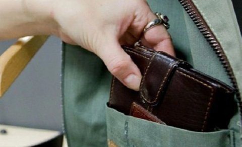 Bakıda gündüz saatlarında talama hadisəsi: İki qız bir oğlan saxlanıldı