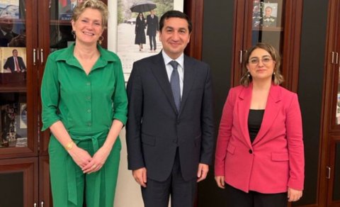 Hikmət Hacıyev Niderland səfiri ilə görüşdü
