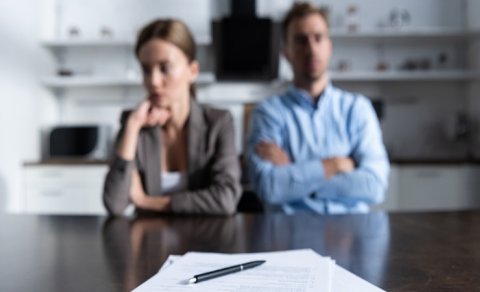 Sosioloq: Biri indini düşünərək yaşayır, digəri isə...