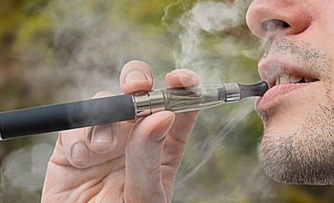 Son zamanların dəbi: Elektron, yoxsa adi siqaret zərərlidir?