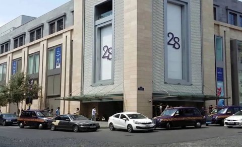 "28 Mall"ın parkinqindən oğurluq etdi, həbs olundu