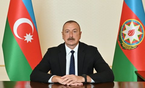 
İlham Əliyev Tailand kralını milli bayram münasibətilə təbrik edib