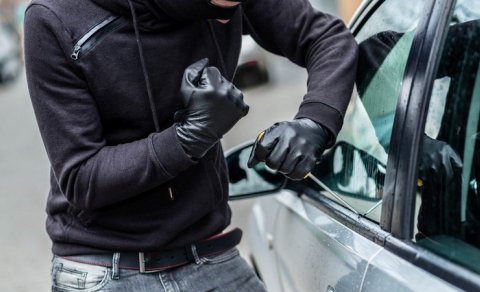 Bakıda avtomobildən 6500 manat oğurlandı