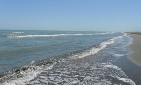 Xəzər dənizindən qum-çınqıl oğurlayanlar saxlanıldı