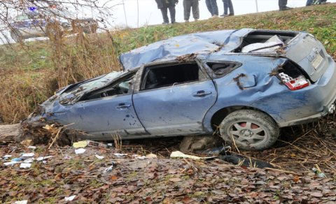Xanəndə “Prius”u aşırdı: Atası və azyaşlı övladı öldü - FOTO