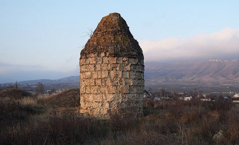 Xocalı türbəsinə bitişik məqbərə yeri aşkar edildi