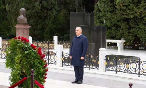 
DTX-nin əməkdaşları Fəxri xiyabanda Heydər Əliyevin xatirəsini anıblar - FOTO/VİDEO