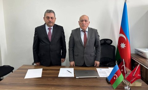 Pənah Hüseyn partiya sədrliyindən istefa verib, Qiyas Sadıqov AXP sədr olub
