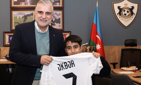&ldquo;Qarabağ&rdquo;ın prezidenti sığınacaqdakı azarkeşlə görüşdü