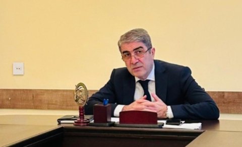 Yeni icra başçısı 23 illik müavini vəzifədən azad etdi