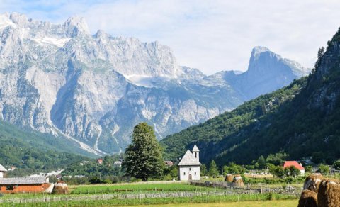 Avropada turist kütlələrindən uzaq, balaca bir dağ kəndi