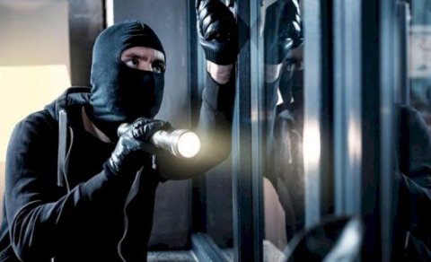 Evdən 8 min dollarlıq qızıl oğurlayan şəxs saxlanıldı