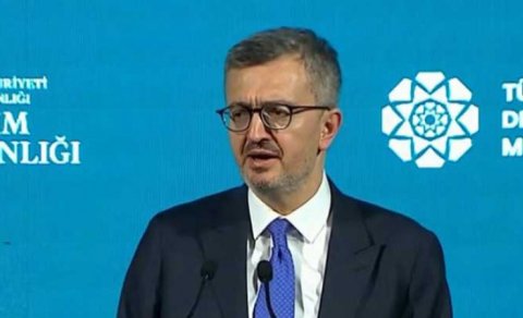 
Burhanettin Duran: Dezinformasiya türk dövlətlərinin milli təhlükəsizliyinə birbaşa təhdiddir
