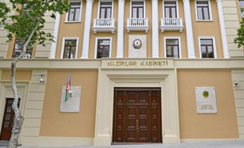 Nazirlər Kabinetinə məxsus minik avtomobli neçəyə satılıb?