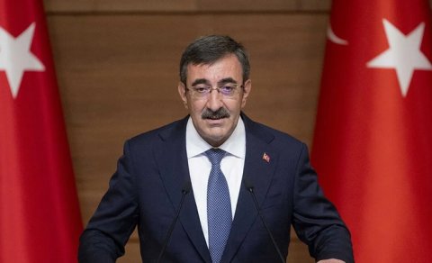 Türkiyənin vitse-prezidenti Azərbaycana gəldi
