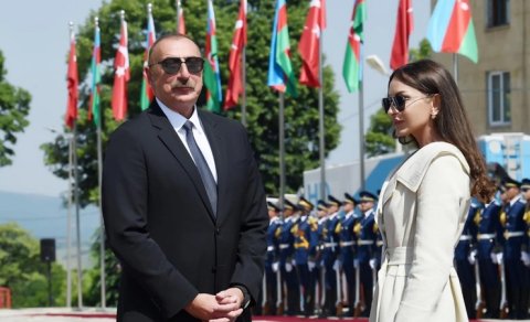 
Mehriban Əliyeva İlham Əliyevi doğum günü münasibəti ilə təbrik edib