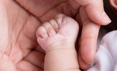 Boğazında qida qalan 2 aylıq körpə öldü