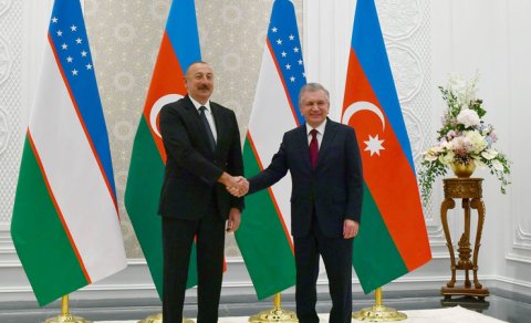 Şavkat Mirziyoyev Prezident İlham Əliyevi təbrik etdi