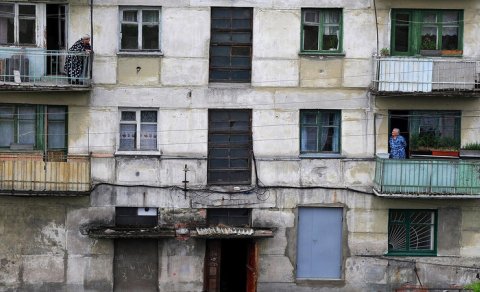 
Bakıda qəzalı binaların söküntüsü niyə ləngiyir? &ndash;SƏBƏBLƏR