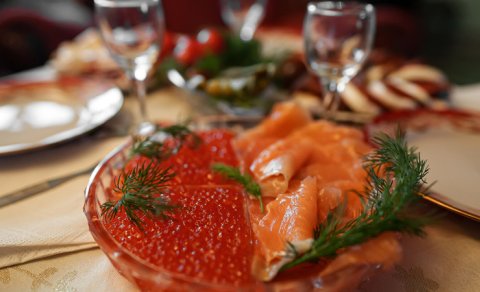 Həkim: Hamilə qadınlar kürü və az duzlu balıq yeyərkən diqqətli olmalıdır