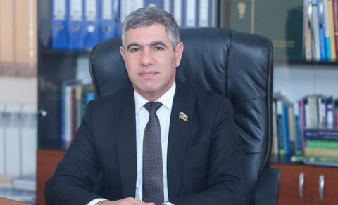 Deputat universitetdə dərs deməyə başladı