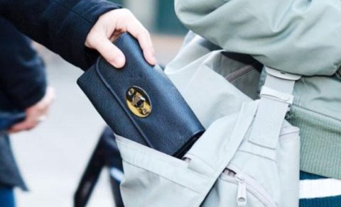 Bakıda yardım etdikləri qadını talayan iki şəxs saxlanılıb