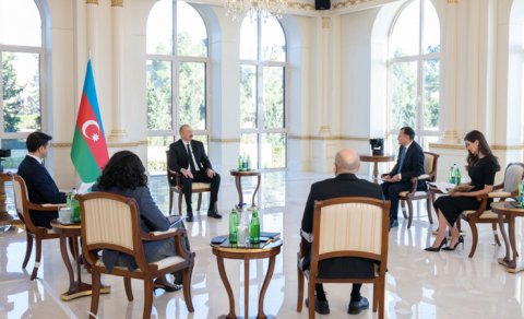 Prezident yerli televiziya kanallarına müsahibə verdi - FOTO/VİDEO