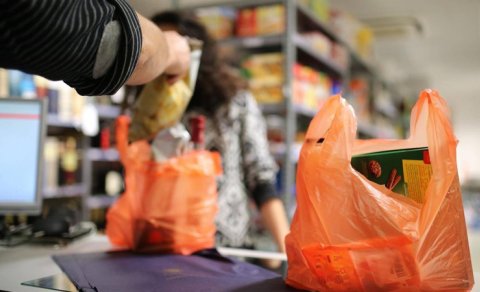 Satışdan çıxarmaq yerinə qiyməti artırdılar: Marketlər qadağanı necə pozur?