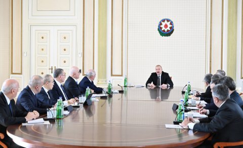 Prezidentin sədrliyi ilə Dövlət Proqramına həsr olunan müşavirə keçirildi - FOTO