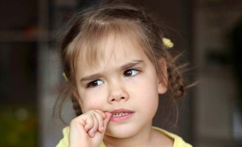 Uşaqların dırnaq yemə vərdişinə səbəb nədir?