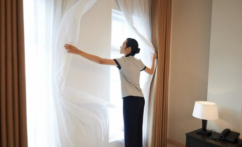 Evinizdə asmamalı olduğunuz 6 pərdə stili - Dizaynerlər açıqladı