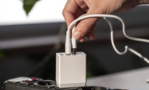 Şarj cihazını şəbəkədən ayırmaq lazımdırmı?