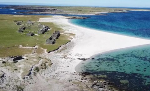 Avropa yaxınlığında təmiz çimərlikləri və təbii möcüzələri olan boş adalar