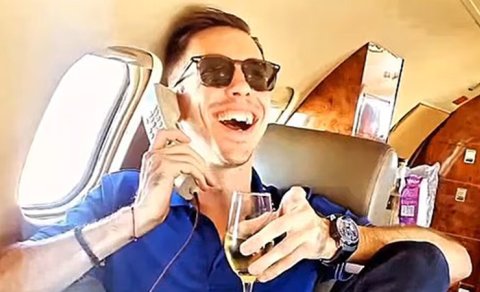 Özünü pilot kimi təqdim etdi, dünyanı pulsuz gəzdi