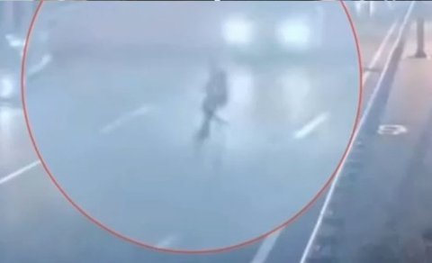 
Bakıda qadının öldüyü hadisənin anbaan görüntüləri- VİDEO